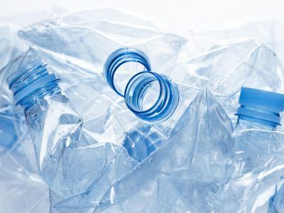 El impuesto sobre envases de plástico no reutilizables: un tributo de gestión compleja