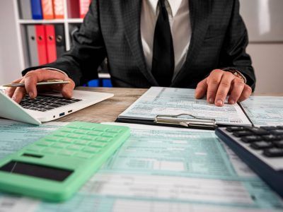 Se acerca el cierre fiscal y contable del 2023 para empresas y autónomos